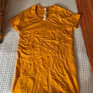 Lululemon Athletica Orange Swiftly Tech Size 6